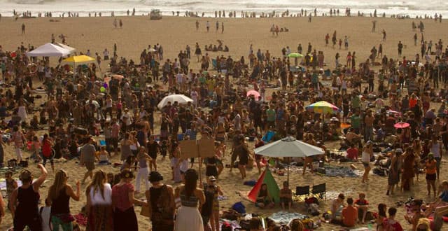 Silent disco sur une plage organisée par Silent Frisco